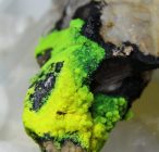 Autunite een uranium fosphate